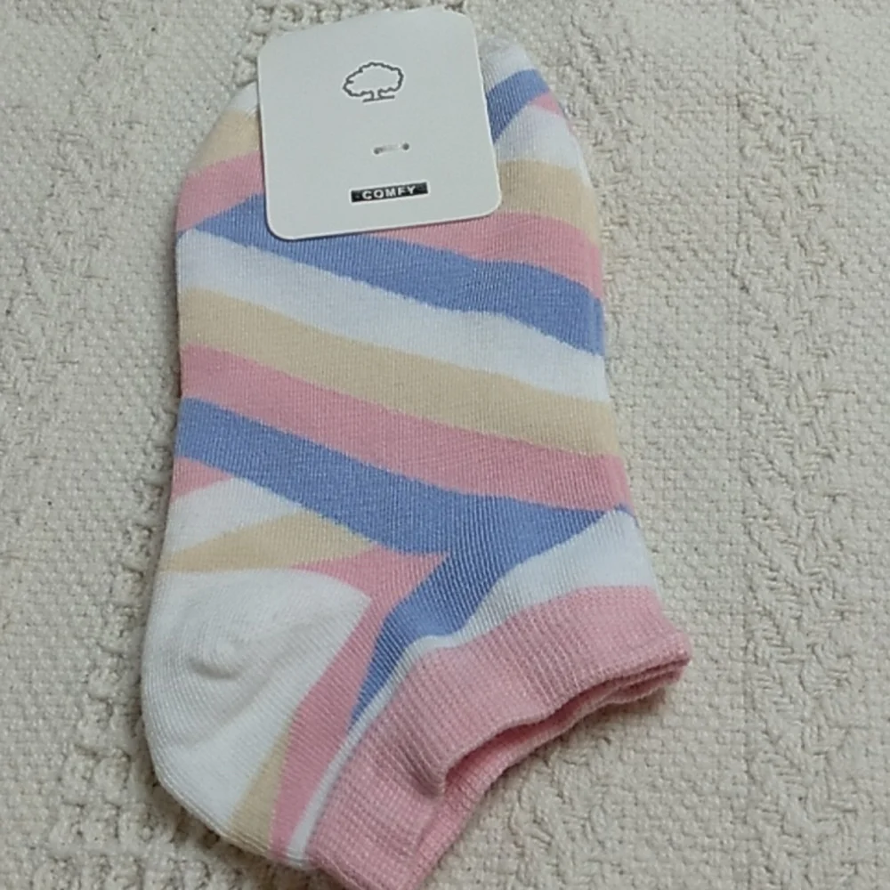 4 Pairs of Women's Socks One Tree Comfy Size 9 - 11